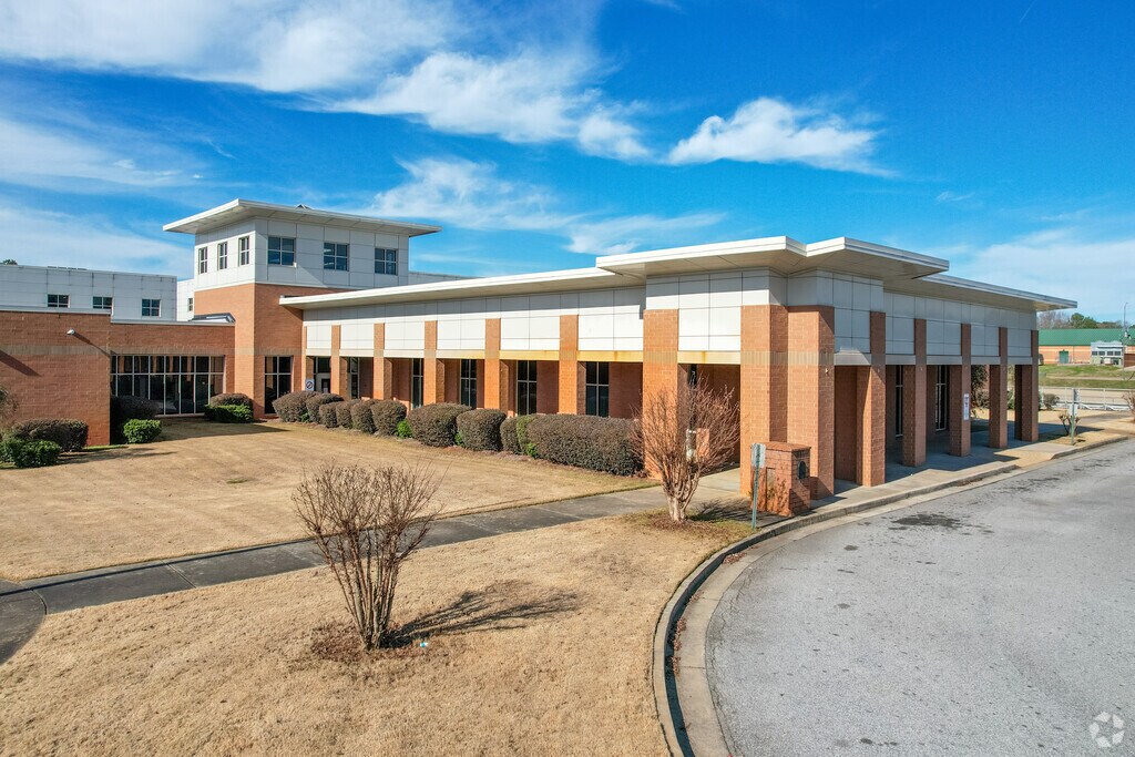 Carver Road Middle School is located at 2185 Carver Rd, Griffin, GA 30224.