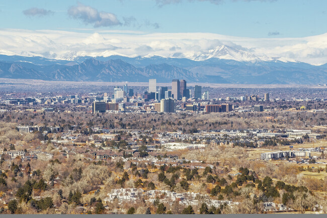 Just a short drive from downtown Denver, Four Square Mile offers the perfect balance of suburban tranquility and city convenience. Residents enjoy quick access to world-class dining, entertainment, and job opportunities while returning home to a peaceful, welcoming community.