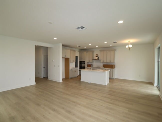 31297 Pendleton Landing Cir, Wesley Chapel, FL 33545 - photo 7