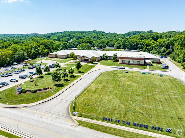 Harpeth Valley Elementary recieved a B+ from the school grading website Niche.