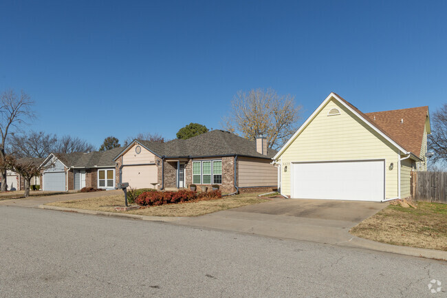 Many residents of the area live in West Highlands on W 61st Street.