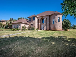 204 S Riverside Dr, Moore, OK 73160