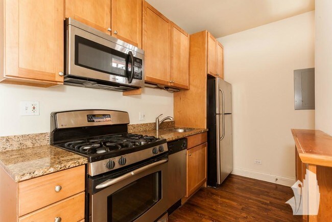 740 W Addison St unit 746-E2, Chicago, IL 60613 - photo 7