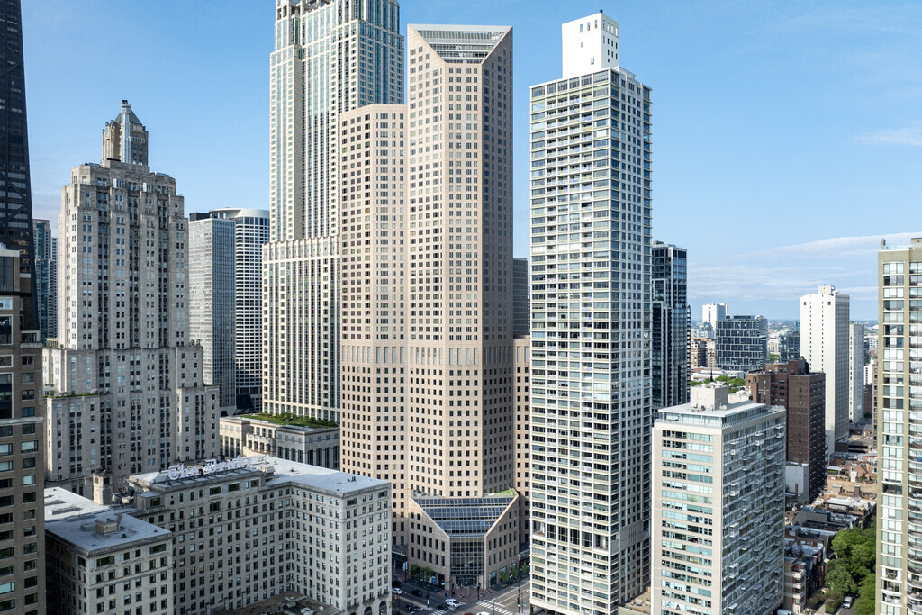 About One Magnificent Mile, Chicago IL | HOAs, Reviews, Amenities ...