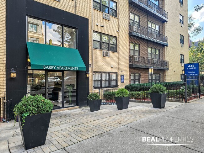 445 W Barry, Chicago, IL 60657 - photo 2