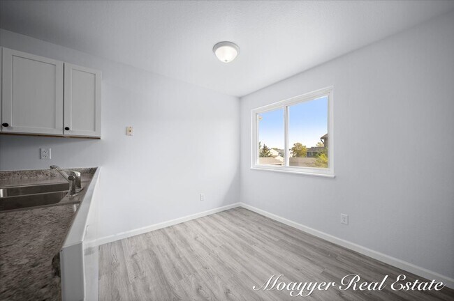 1041 Abbey Ct unit 2, Holland, MI 49423 - photo 6