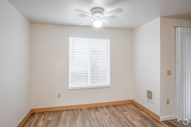 Windsor Manor Apartments, Portland, OR 97233 - photo 3