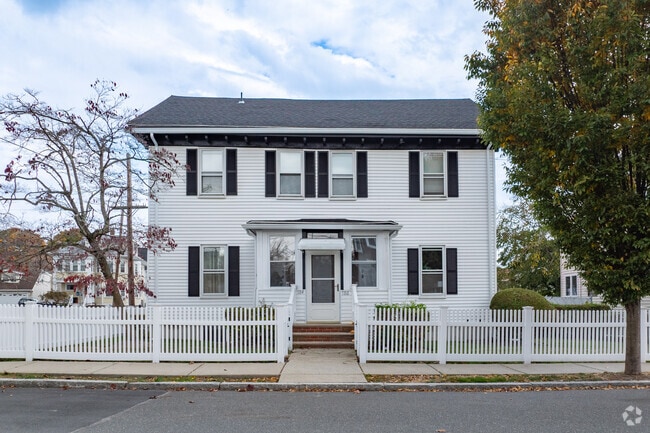 Fenced in yards are a popular option for owners with dogs in the Cottage Park neighborhood.
