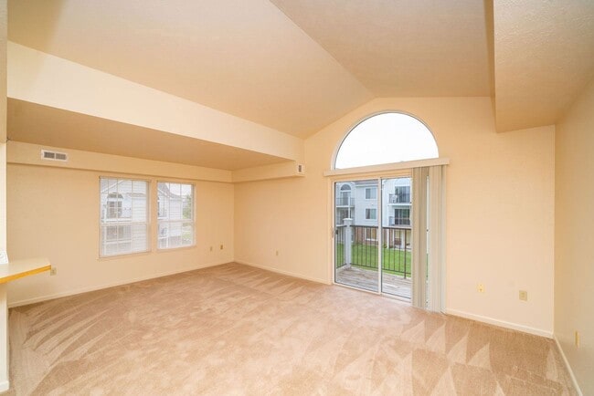 Dupont Lakes Apartments, Fort Wayne, IN 46825 - photo 3