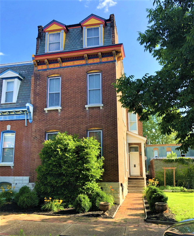 715 Lami St, St. Louis, MO 63104