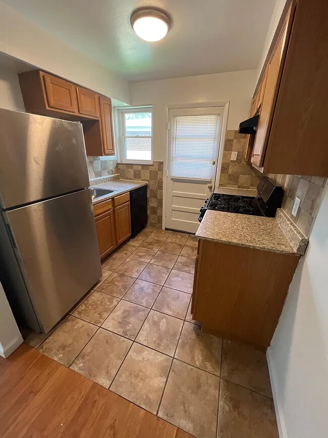 10728 Tropic Dr, Saint Ann, MO 63074 - photo 4