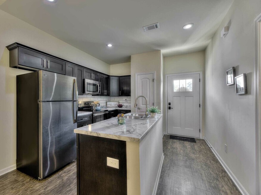 LEO at Augusta Commons 10 Walnut Ln, North Augusta, SC