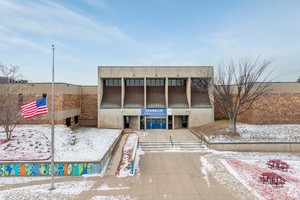 The school boasts experienced faculty and uses up-to-date tech for enhanced learning.