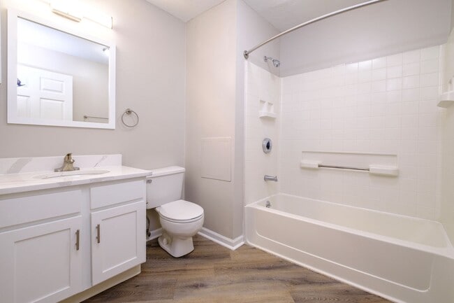 The Residence at Christopher Wren Apartments, Gahanna, OH 43230 - photo 5