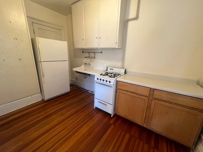 928 Spaight St unit 3, Madison, WI 53703 - photo 3