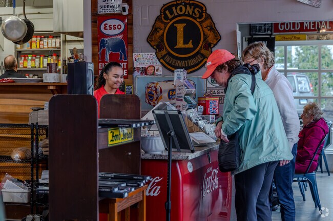 Visit Olive Oyl's Carry and enjoy good food and service in Essex, CT.