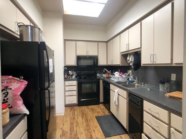 3200 Duval St unit 203, Austin, TX 78705 - photo 4