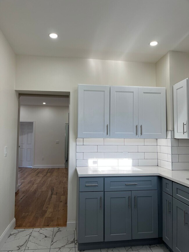 151 Armstrong Ave unit 1, Jersey City, NJ 07305 - photo 5