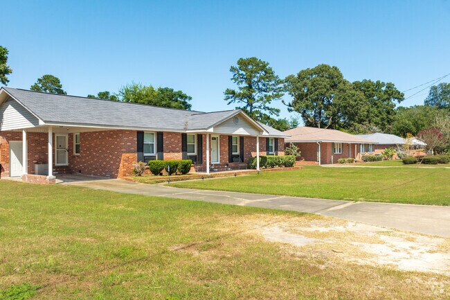 Millwood has many ranch-style homes in Millpond.