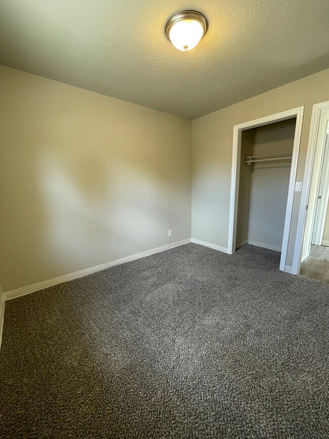 2413 24th St, Des Moines, IA 50310 - photo 5