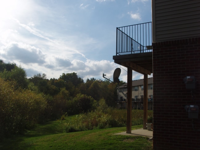 2149 Knotty Pine Tr, Howell, MI 48855 - photo 3