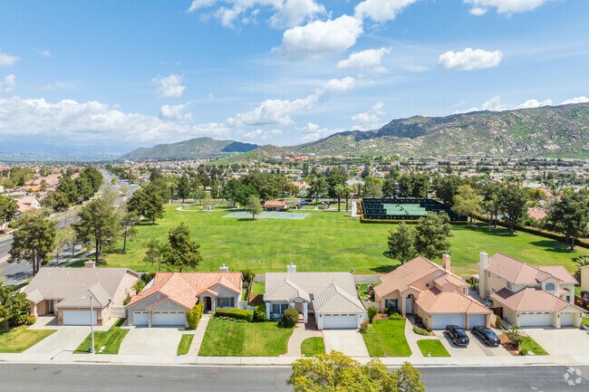 Victoriano is a very walkable neighborhood with park amenities and green spaces only minutes away.