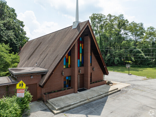 The church beside Poughkeepsie Community Seventh-Day Adventist School.