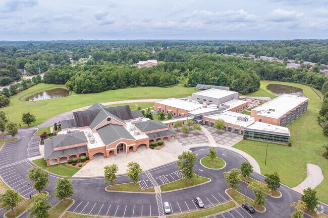 Immaculate Heart of Mary Catholic School boasts a student-to-teacher ratio of 8:1.