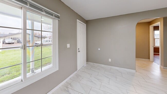 465 25th St, Springfield, OR 97477 - photo 2