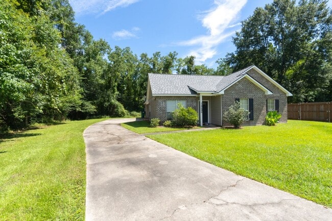 38494 Ruby Dr, Gonzales, LA 70737 - photo 2