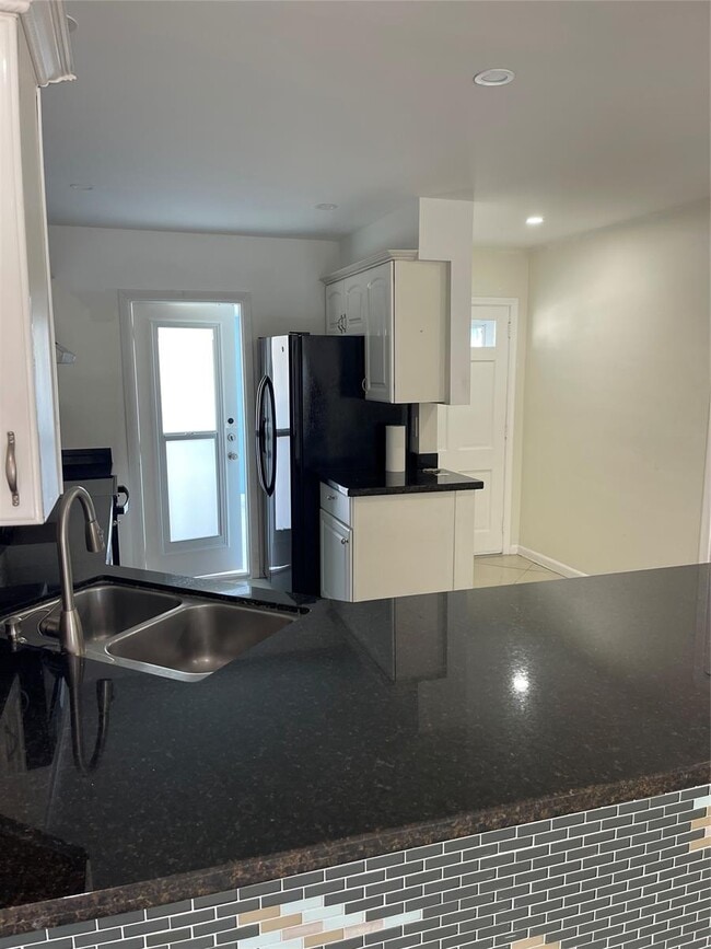 1100 Pine Dr Unit 201, Pompano Beach, FL 33060