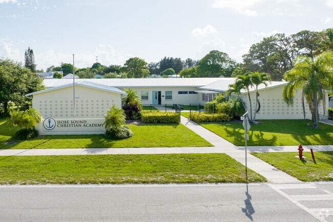 Hobe Sound- Hobe Sound Christian Academy.  Entrance
