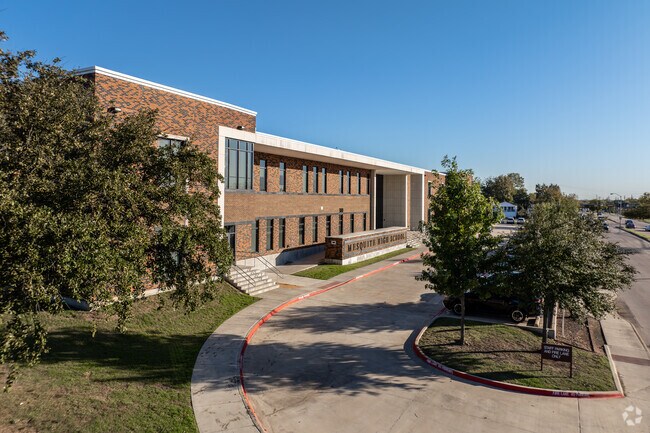 Mesquite students attend Mesuite High School which earns a B-plus from Niche.