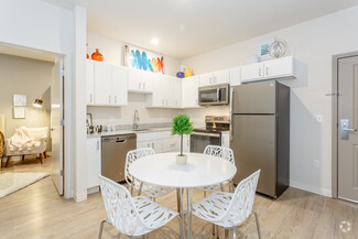 11200 Glenwood St, Overland Park, KS 66211