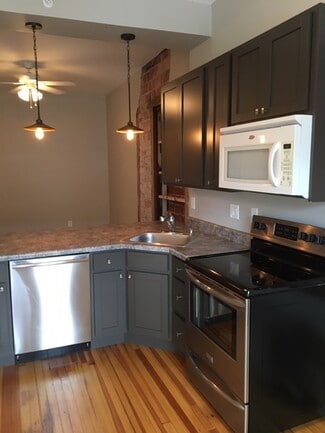 219 5th St Unit 201, West Des Moines, IA 50265