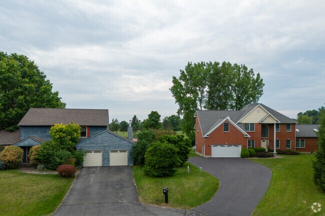 Homes in Forest Home are typically far apart, so you rarely find them this close together.