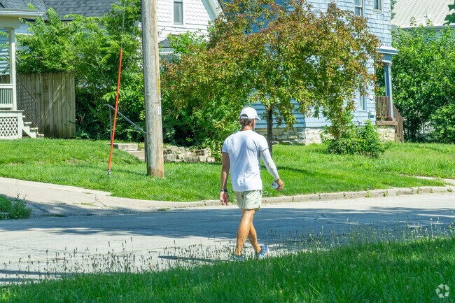 Most of the Vernon Heights neighborhood is a very walkable area for residents.