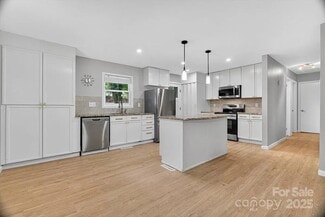 2501 Thornton Rd, Charlotte, NC 28208