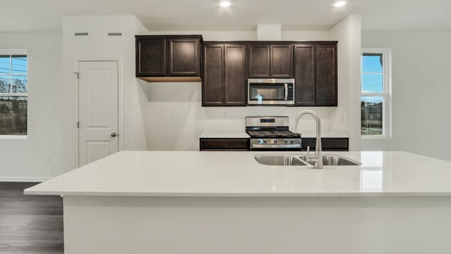 569 Yosemite Way, Mundelein, IL 60060 - photo 2