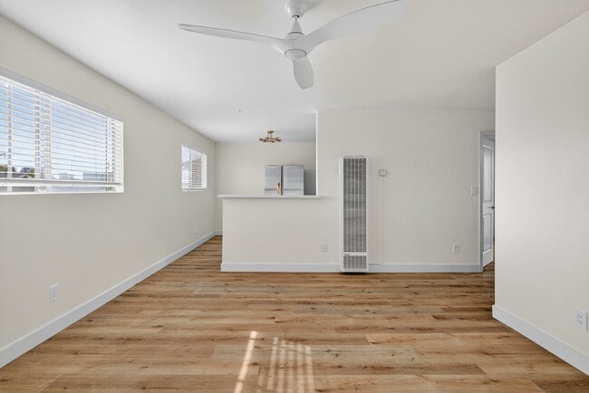 921 Alamitos Ave unit 8, Long Beach, CA 90813 - photo 2