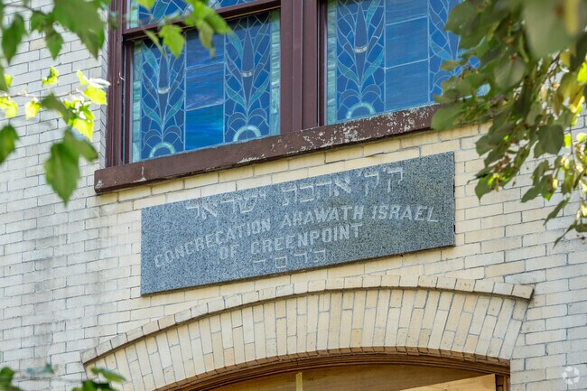 Yeshiva Bnos Ahavas Israel signage above main entrance.