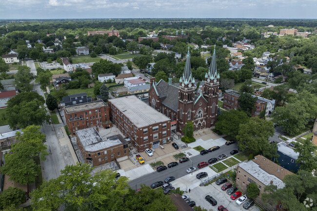 Chicago Collegiate Charter School is located conveniently in a residential area.