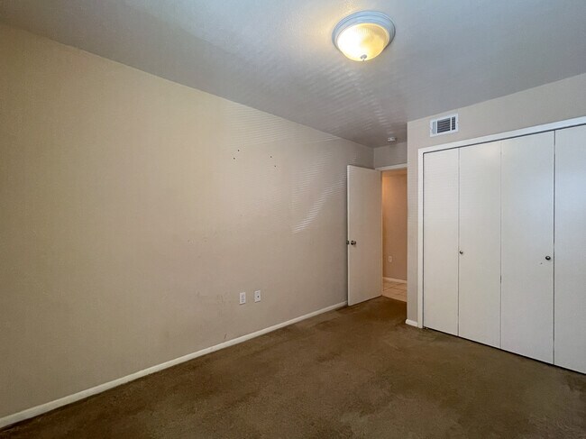 1500 Lake Shore Dr unit 204, Waco, TX 76708 - photo 7
