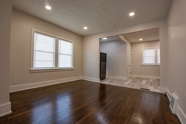 3812 Dodge St, Omaha, NE 68131 - photo 6