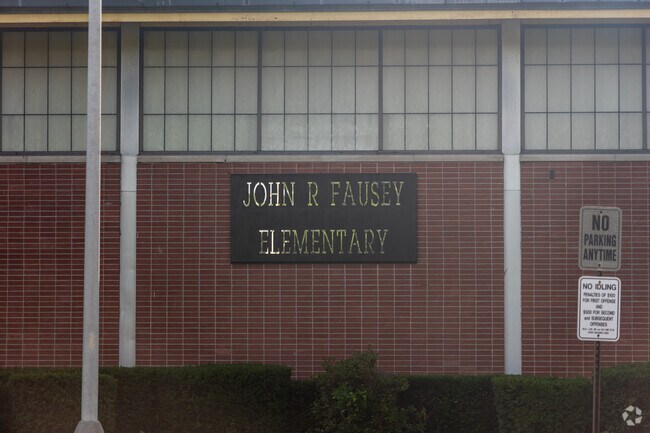 Fausey Elementary School is located in West Springfield, MA.