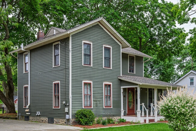 Closer to Tecumseh's downtown area there are dozens of historic homes dating back to the 1800s.