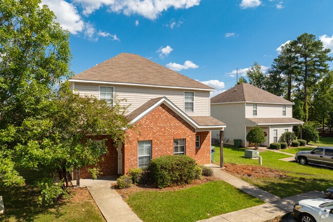 A row of town homes at the heart of The Highlands community.