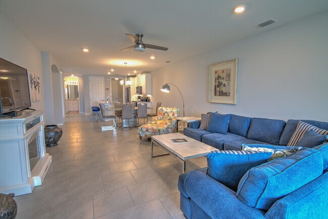14632 Edgewater Cir unit ID1049696P, Naples, FL 34114 - photo 2