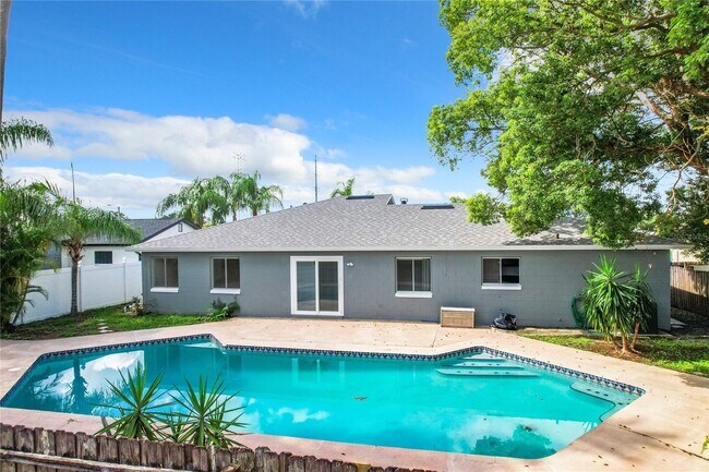 8453 Mattituck Cir, Orlando, FL 32829 - photo 2