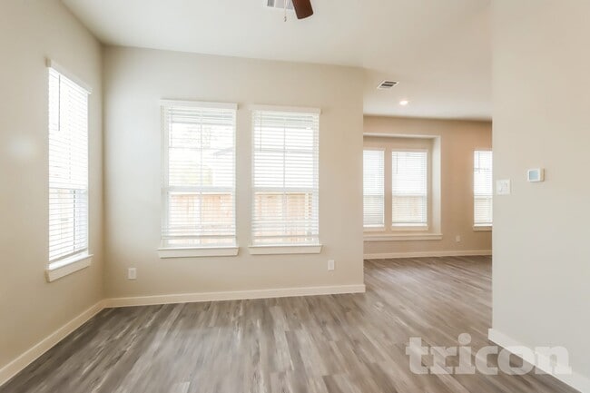 9835 Willow Creek Commerce Dr, Tomball, TX 77375 - photo 2